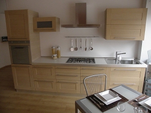 CUCINA IN LEGNO SU MISURA